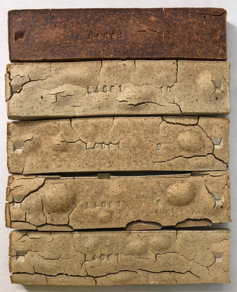 Clay cracks in oxidation, not reduction