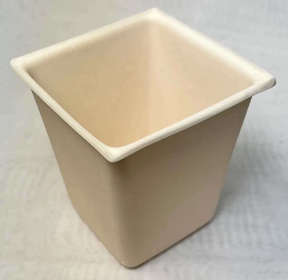 Fritware cast square vessel