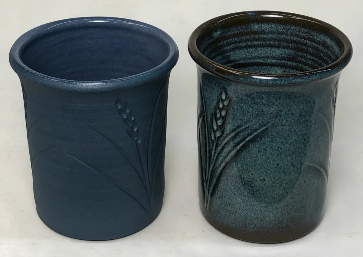 A blue burning stoneware body: 3% stain does it