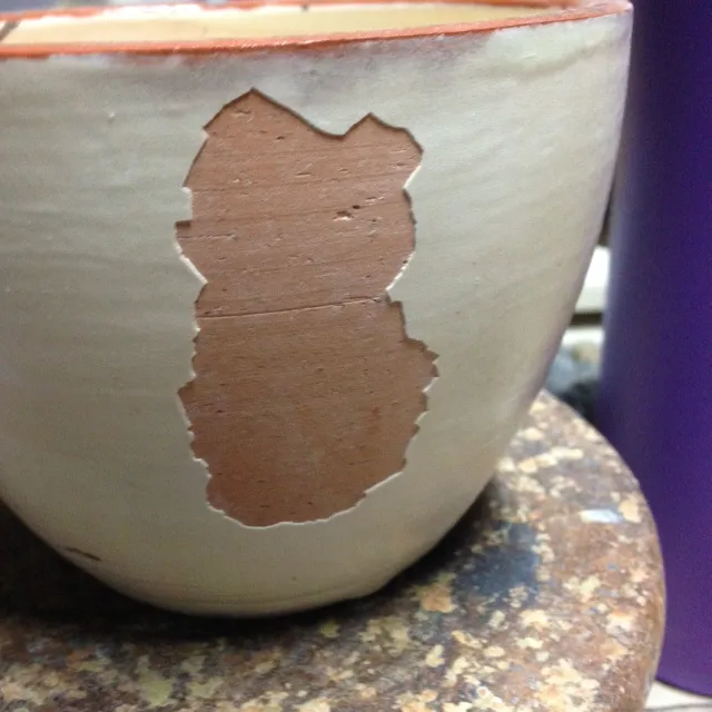 A non-vitreous body can have a very poor bond with the glaze