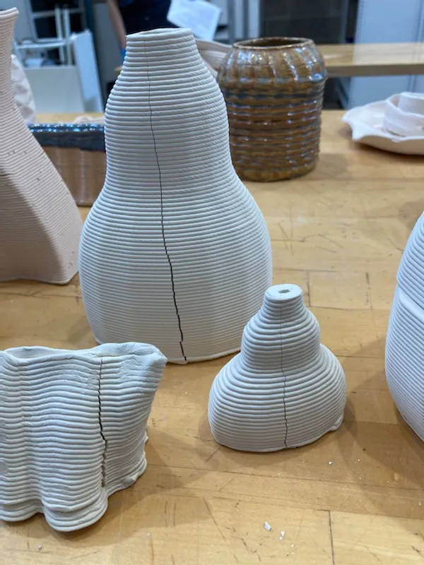 Cracked 3D-printed sculptural pieces