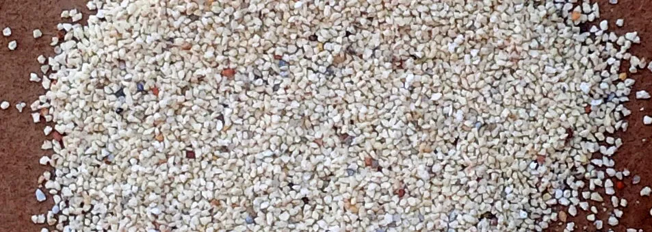Grog particles having a narrow particle size range