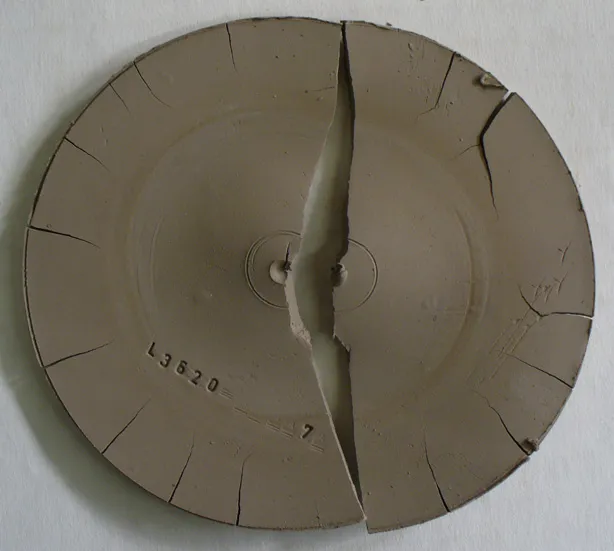 High drying shrinkage of Plainsman A2 ball clay (DFAC disk)